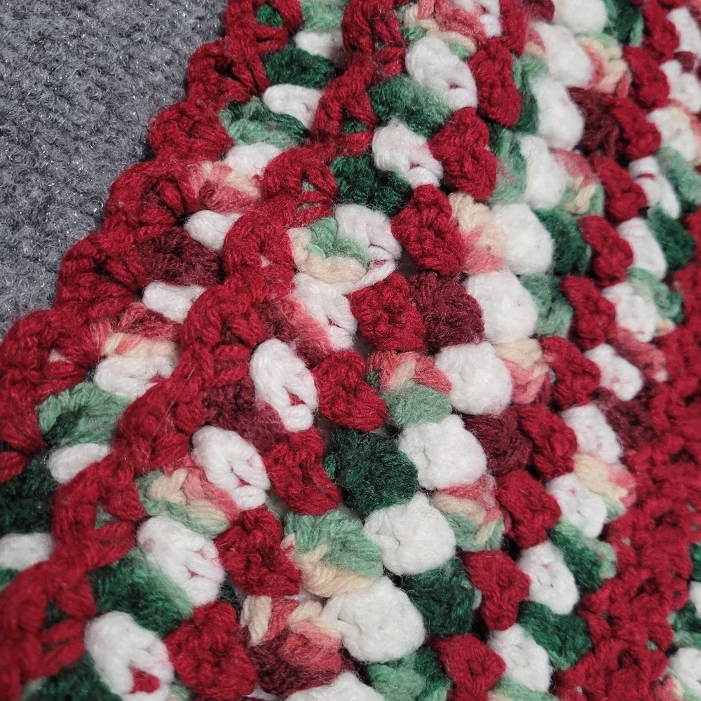 Hand‎ Crocheted Christmas Afghan Blanket Red Green White Scalloped Edge 72x48